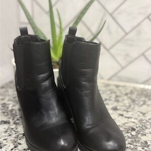 TOP Moda Sleek Black Ankle Booties